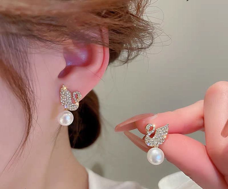 Korean Diamond Swan Pearl Earrings Fashion, Small and Versatile Stud Earrings for Girls
